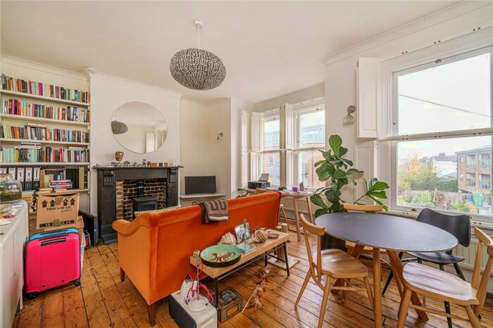 3 Bedroom Apartment To Rent In Underhill Road, East Dulwich, London, SE22