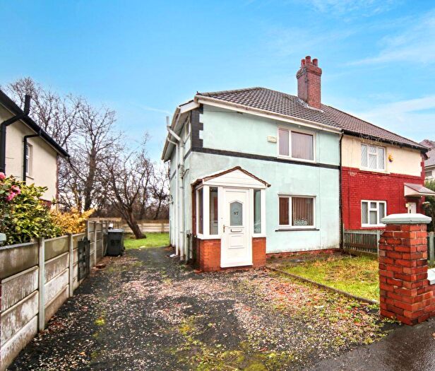 3 Bedroom Semi Detached House For Sale In Inverness Road, Dukinfield, SK16