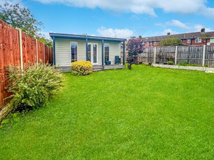 3 Bedroom Detached Bungalow For Sale In Mayfield Road, Luton, Bedfordshire, LU2