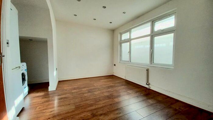 1 Bedroom Flat To Rent In Median Road, London, E5