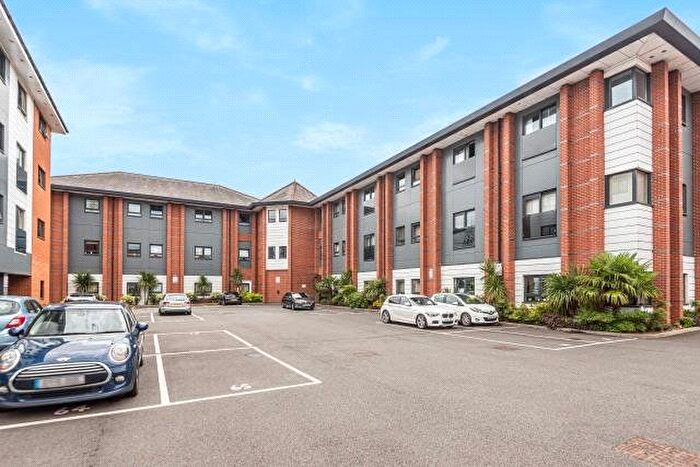 2 Bedroom Flat For Sale In Farnham Road, Slough, SL1
