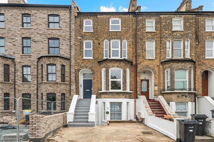 1 Bedroom Apartment For Sale In Holly Road, London, E11