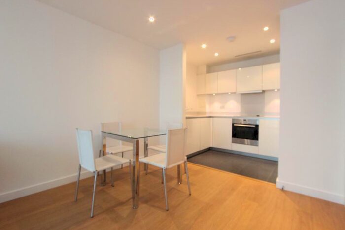 2 Bedroom Flat To Rent In Saffron Central Square, Croydon, London, CR0