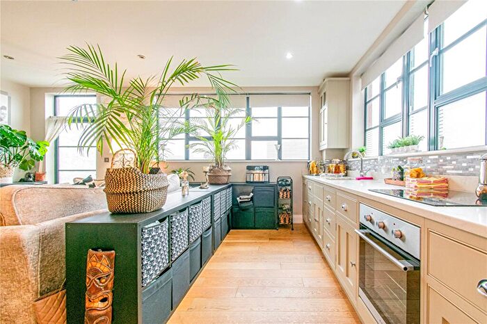 1 Bedroom Apartment For Sale In Bartholomew Street, Newbury, Berkshire, RG14