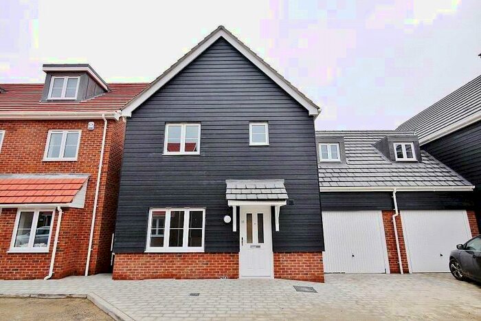 4 Bedroom Semi-Detached House To Rent In Elm Gardens, Mountnessing, Brentwood, CM15