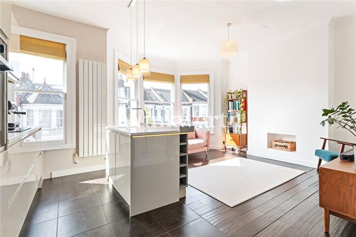 2 Bedroom Flat To Rent In Pemberton Road, London, N4