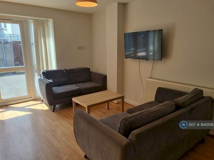 5 Bedroom Semi-Detached House To Rent In Liberty Street, Liverpool, L15