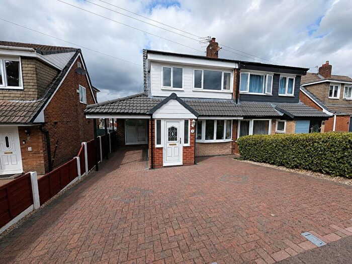 3 Bedroom Semi-Detached House For Sale In Torwood Road, Chadderton, Oldham, OL9