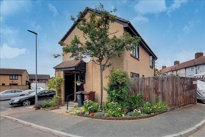 1 Bedroom Maisonette To Rent In Joyners Close, Dagenham, RM9