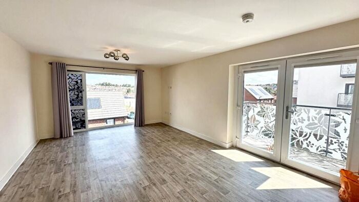 2 Bedroom Flat To Rent In Oakhill Drive, Bristol, BS3