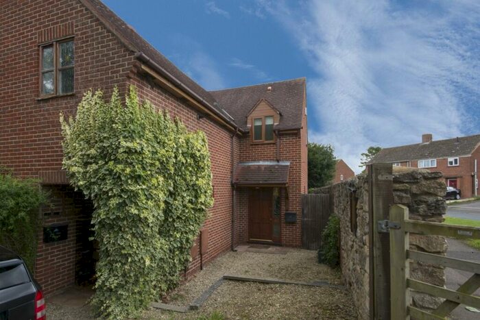 2 Bedroom Semi-Detached House To Rent In Pinnocks Way, Oxford, OX2