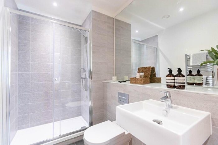 2 Bedroom Apartment To Rent In Hertford Road, London, N1