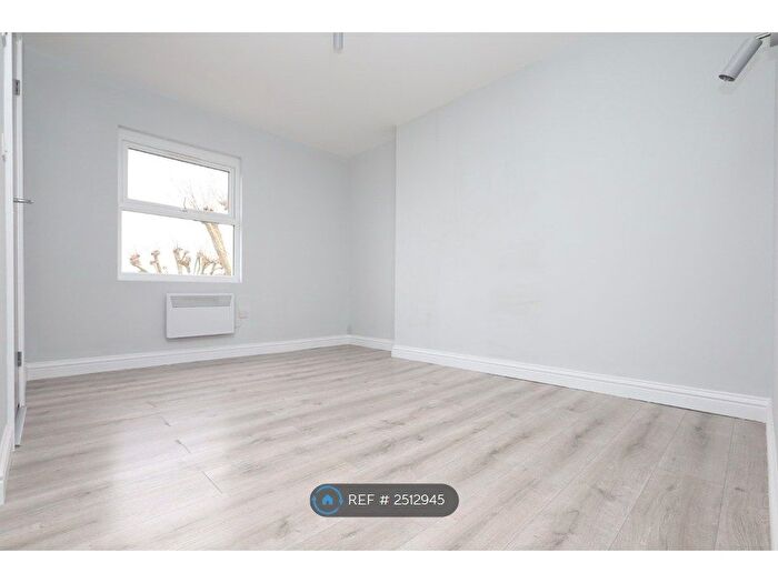 Studio To Rent In St Julian's Farm Rd, London, SE27