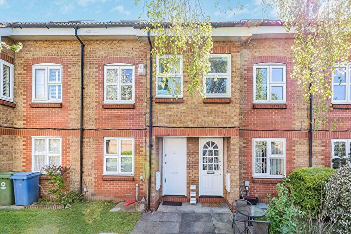 1 Bedroom Flat To Rent In Cadet Drive, London, SE1