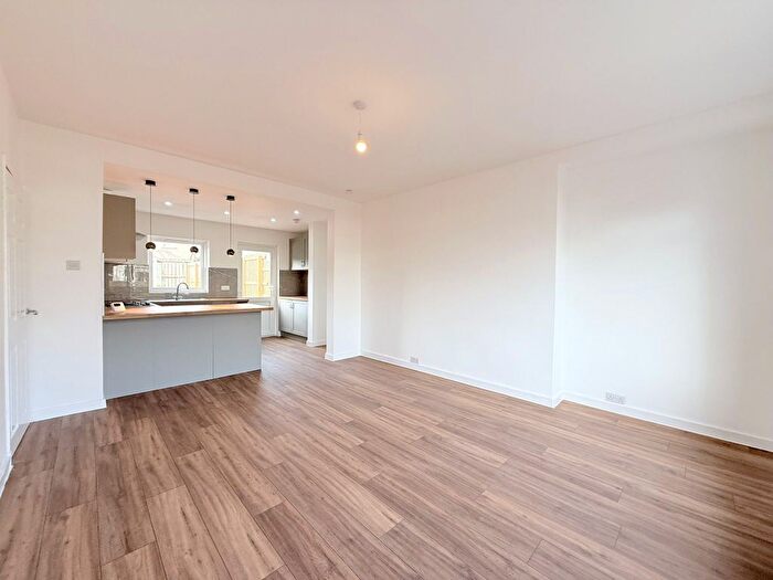 4 Bedroom Semi-Detached House For Sale In Glenfuir Street, Camelon, FK1