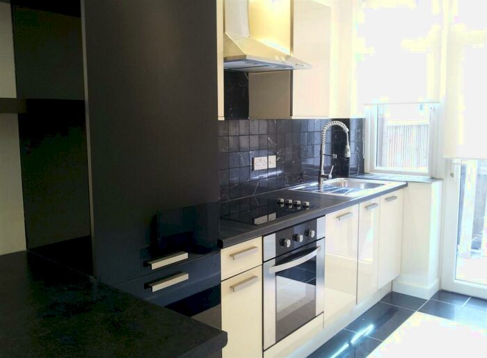 1 Bedroom Flat To Rent In The Parade, Roath, Cardiff, CF24