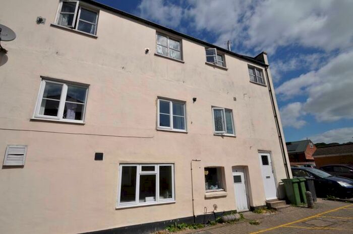 2 Bedroom Flat To Rent In Winchester Street, Whichurch, RG28