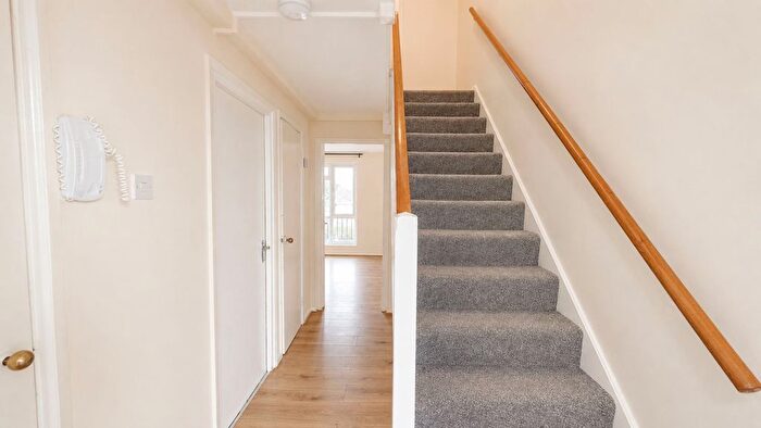 2 Bedroom Flat To Rent In Clare Gardens, London, E7