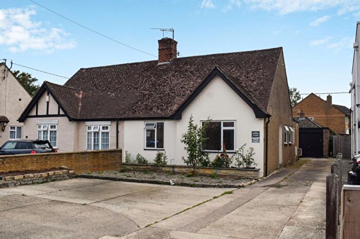 3 Bedroom Semi-Detached Bungalow To Rent In Oxford Road, Kidlington, OX5