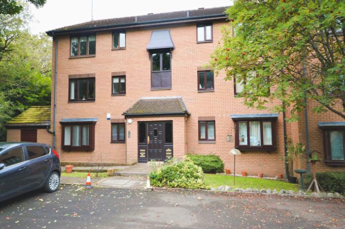 2 Bedroom Flat To Rent In Burnfield Gardens, Giffnock, G46
