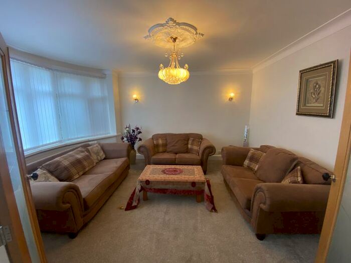 5 Bedroom Semi-Detached House To Rent In Moorland Walk, Moortown, Leeds, LS17