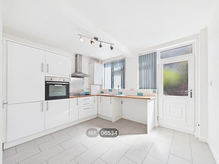 3 Bedroom Town House To Rent In Woolmer Road, Nottingham, NG2