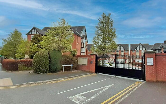 2 Bedroom Apartment To Rent In Fully Furnished Two Bed Apartment On Marine Approach, Northwich, CW8