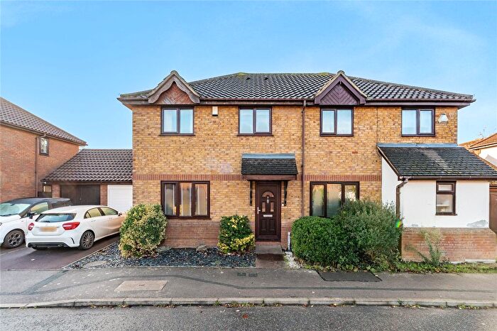 3 Bedroom Semi-Detached House For Sale In Sutherland Place, Wickford, Essex, SS12