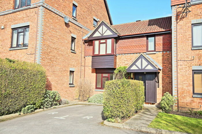 Flat To Rent In Tintagel Way, Woking, GU22