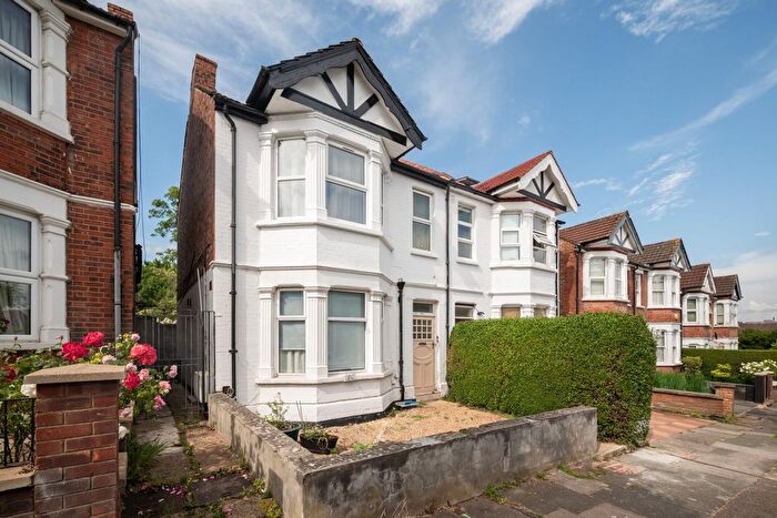 2 Bedroom Flat To Rent In Graham Road, Hendon, NW4