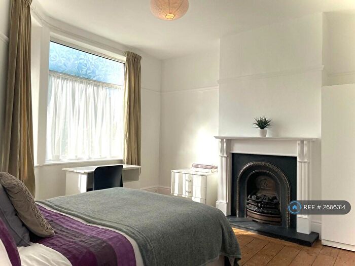 4 Bedroom Semi Detached House To Rent In Finchley Road, Manchester, M14