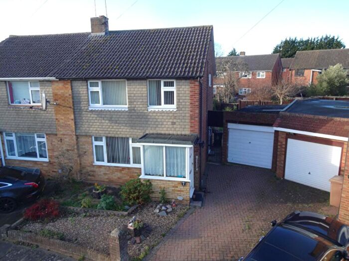 3 Bedroom Semi Detached House For Sale In Carsdale Close, Luton, Bedfordshire, LU3