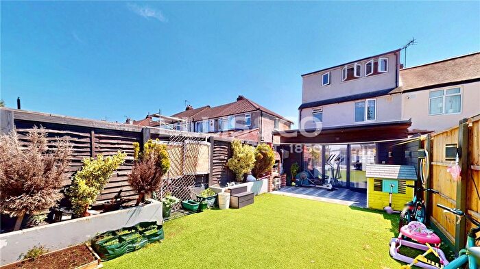 4 Bedroom End Of Terrace House For Sale In Girton Road, Northolt, UB5