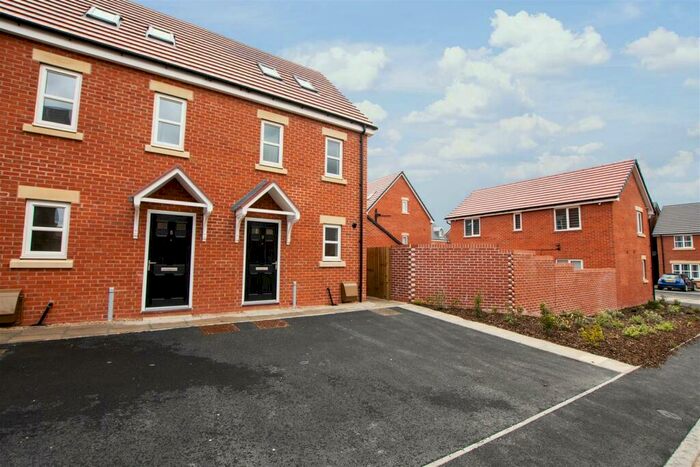 3 Bedroom House To Rent In Matrons Walk, Birmingham, West Midlands, B29