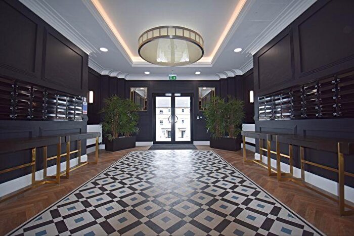 1 Bedroom Flat To Rent In The White Building, Chapel Gate, RG21