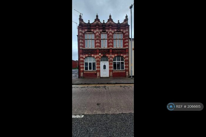 3 Bedroom Flat To Rent In Newmarket House, Dukinfield, SK16