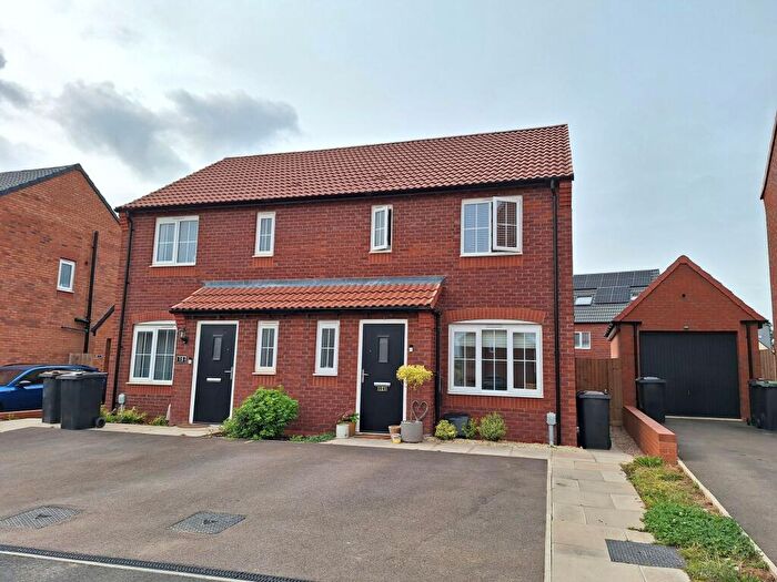 3 Bedroom Semi-Detached House For Sale In Caesar Drive, Nuneaton, CV11