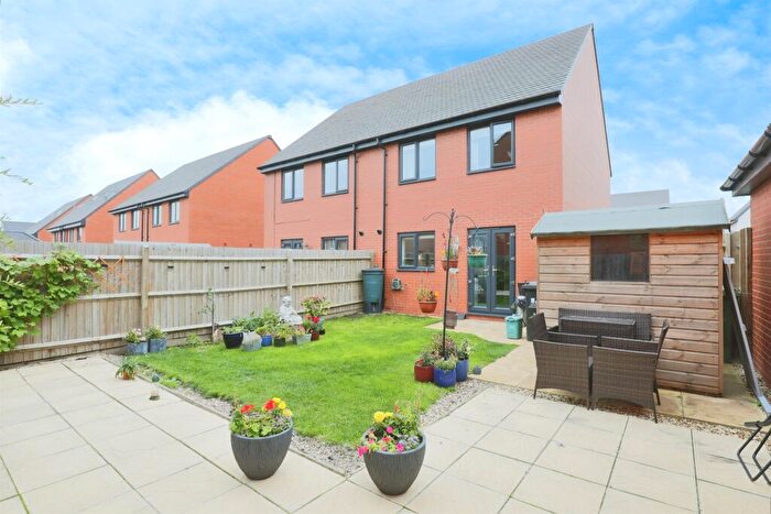 3 Bedroom Semi Detached House For Sale In White Lias Way, Upper Lighthorne, Leamington Spa, CV33