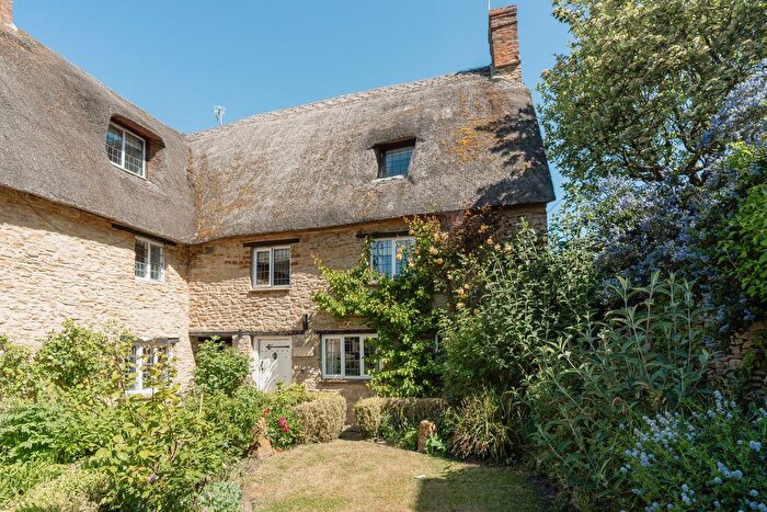 3 Bedroom Semi-Detached House For Sale In The Farriers, Aynho, Northamptonshire, OX17