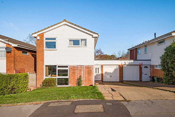 4 Bedroom Link Detached House For Sale In Broadheath Drive, Chislehurst, BR7