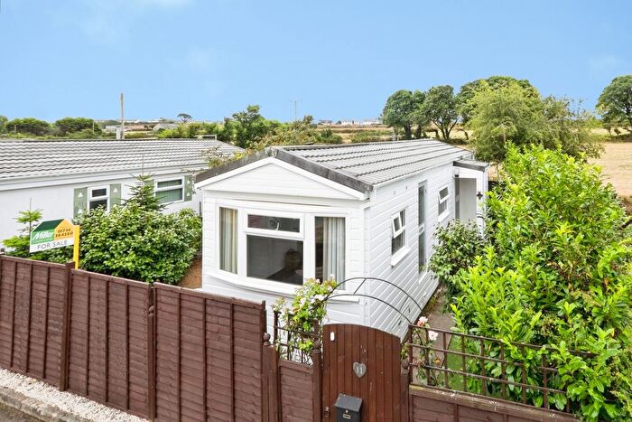 1 Bedroom Property For Sale In Gwallon, Marazion, Cornwall, TR17
