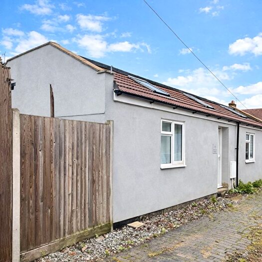 2 Bedroom Bungalow For Sale In Braidwood Road, London, SE6