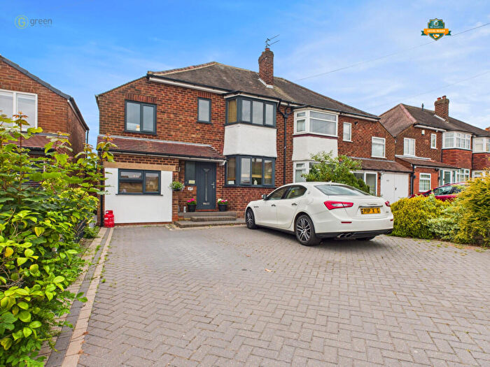 3 Bedroom Semi-Detached House For Sale In Walmley Ash Road, Walmley, B76