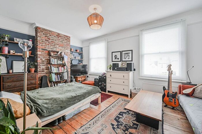 2 Bedroom Flat For Sale In Vicarage Road, Leyton, London, E10