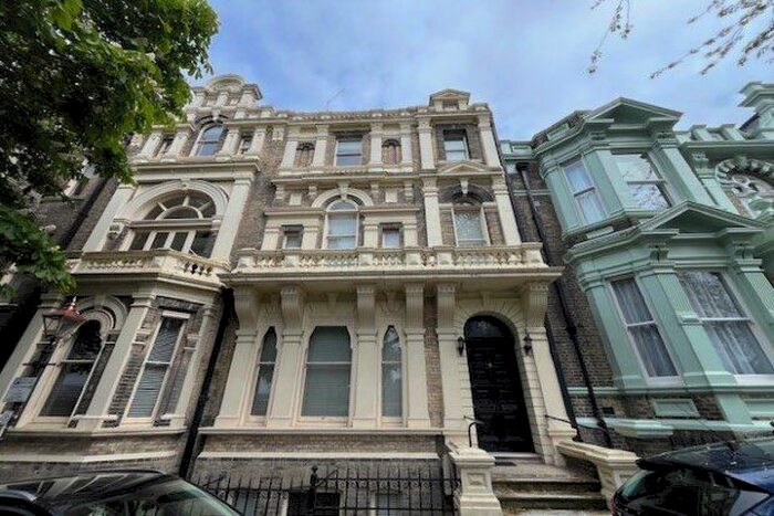 2 Bedroom Flat To Rent In Castle Hill, Rochester, ME1