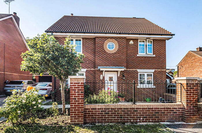 4 Bedroom Detached House For Sale In Inhams Road, Holybourne, Alton, Hampshire, GU34