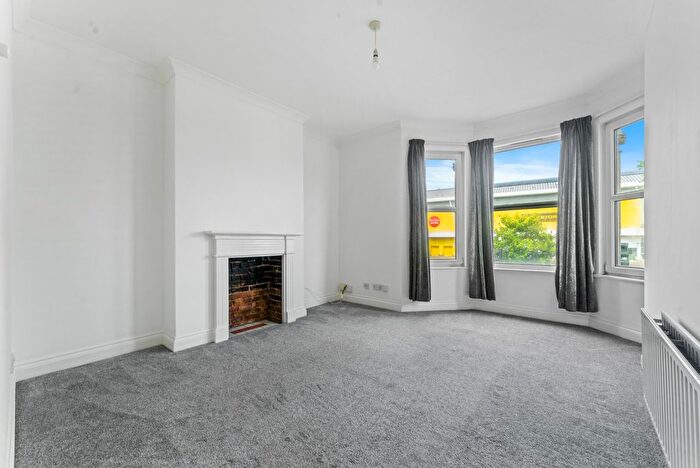 1 Bedroom Flat To Rent In Morden Road, London, SW19