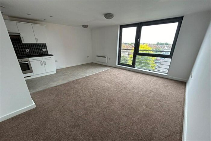 2 Bedroom Flat To Rent In Bedroom Top Floor Flat In Southend On Sea, SS1
