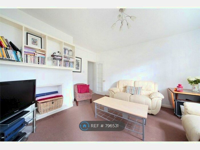 4 Bedroom Flat To Rent In Clapham, London, SW12