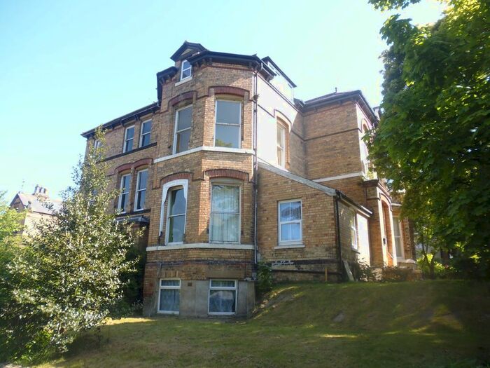 1 Bedroom Flat To Rent In Flat, Cromwell Parade, Scarborough, North Yorkshire, YO11